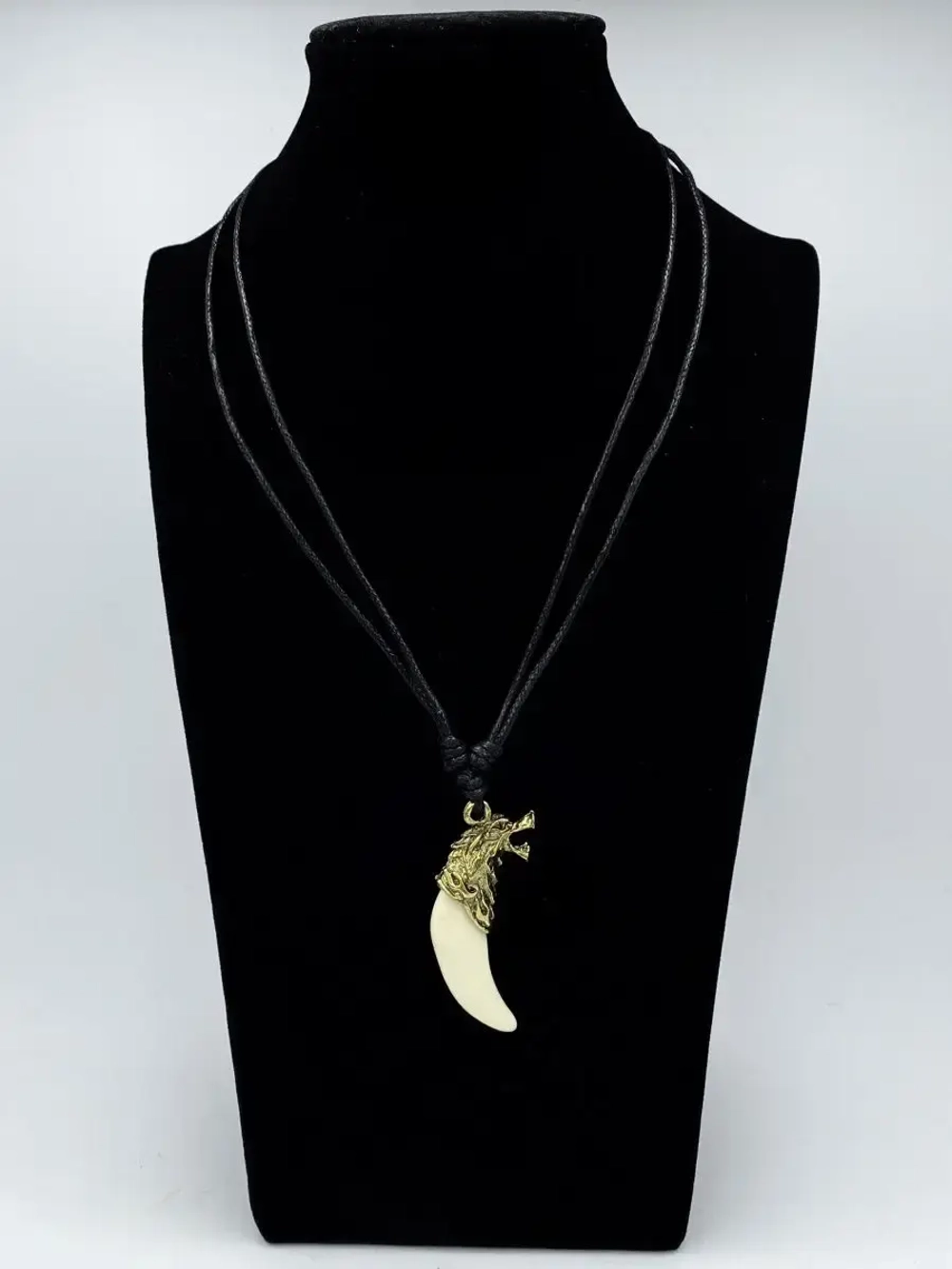 Амулет подвеска оберег Волчий Клык Зуб Волка талисман на шею