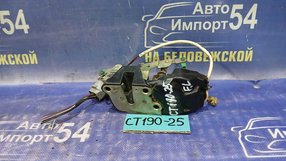 Замок двери передней левой TOYOTA CORONA 1995