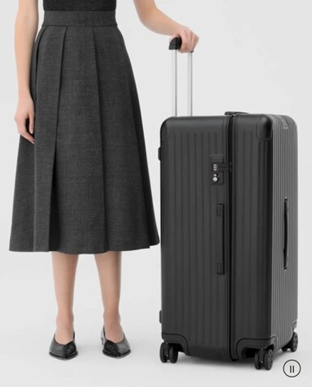 Черный матовый чемодан Rimova Essential Trunk Plus