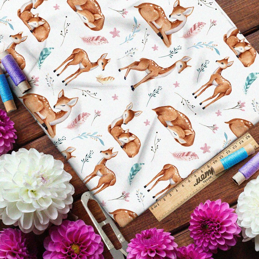 Ткань лён оленята из мультиков на белом фоне с листвой
