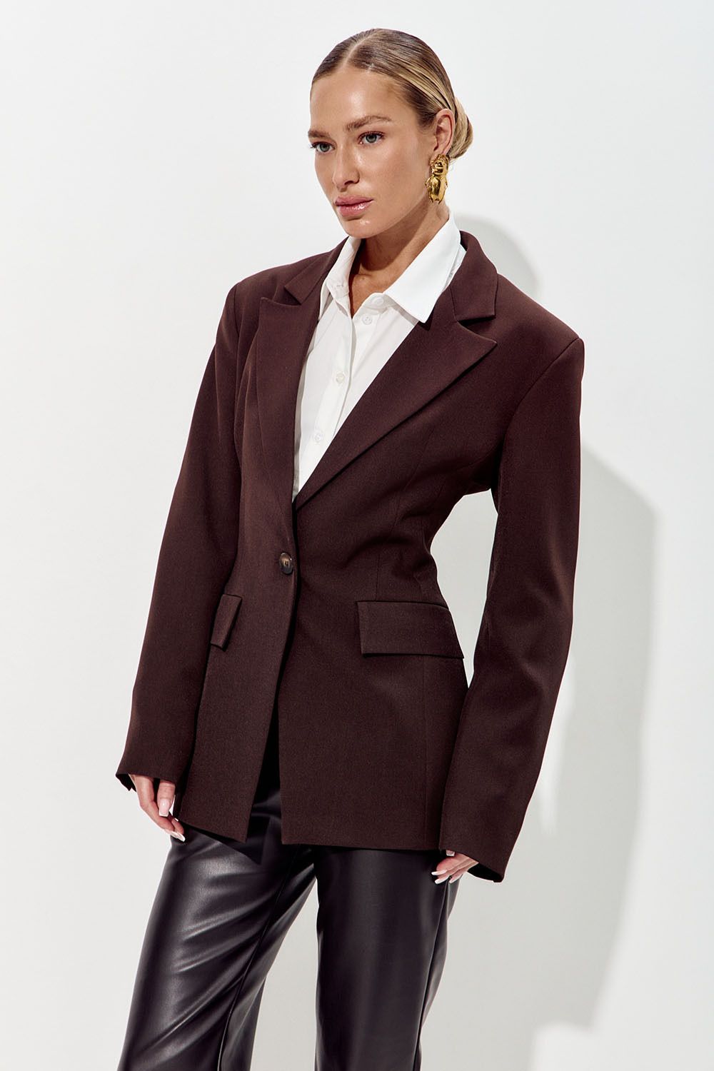 Приталенный пиджак "песочные часы" шоколадного цвета