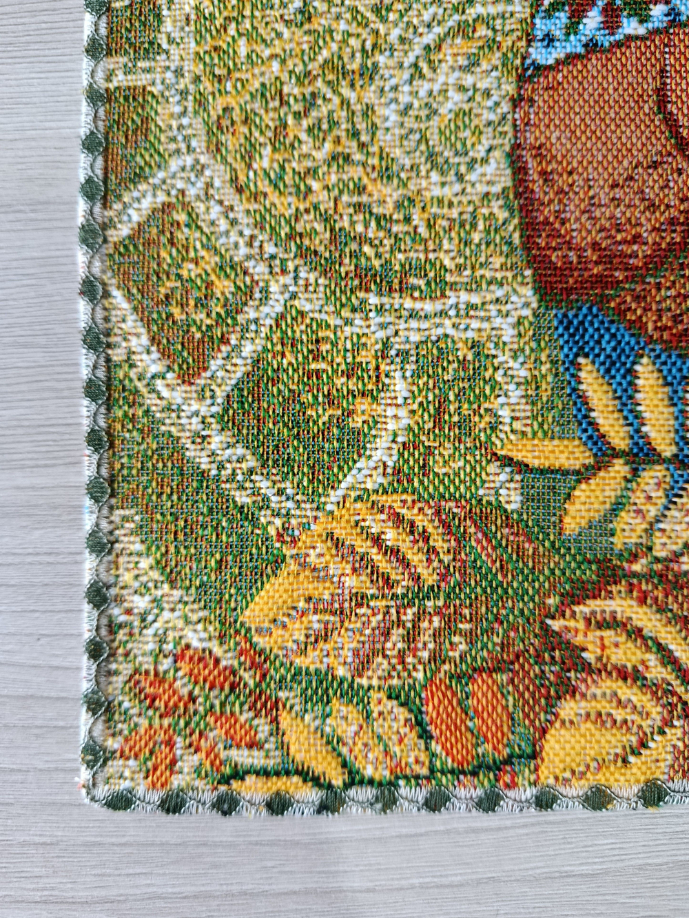 Набор декоративных гобеленовых салфеток Матрешки времена года 32х32 (4 шт.)