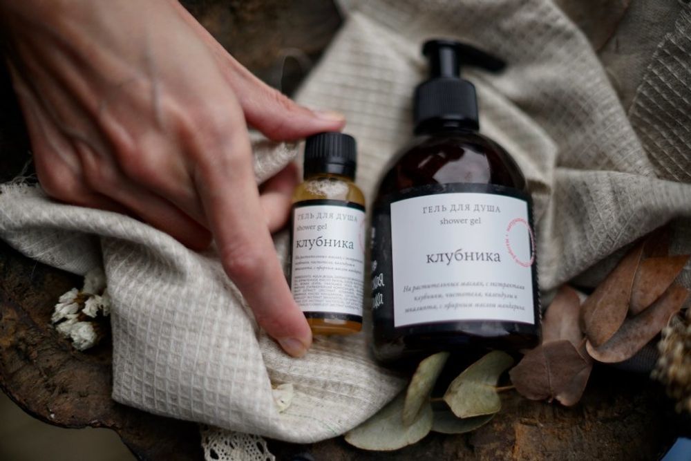 ГЕЛЬ ДЛЯ ДУША "КЛУБНИКА 250 мл (Краснополянская косметика)