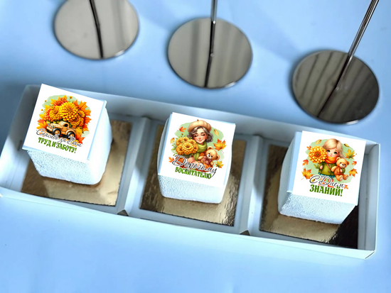 Пирожные с фотопечатью на День знаний воспитателю в подарок