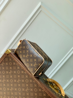 Louis Vuitton Locker Dopp Kit