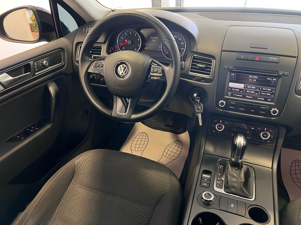 Volkswagen Touareg, 2014 год