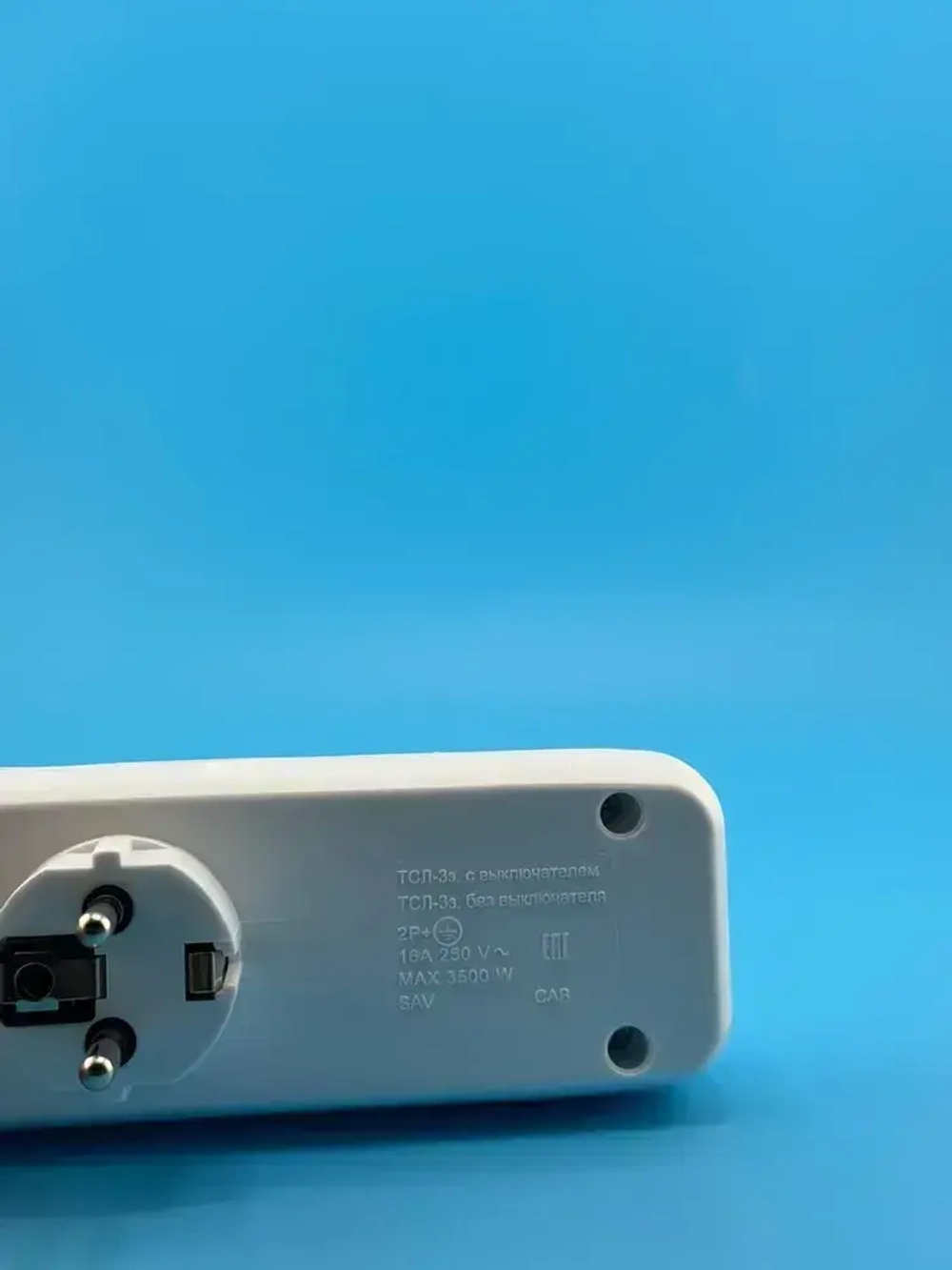 Тройник для розетки электрический с выключателем на 3 гнезда, Разветвитель в розетку 220 плоский с заземлением белый 16А