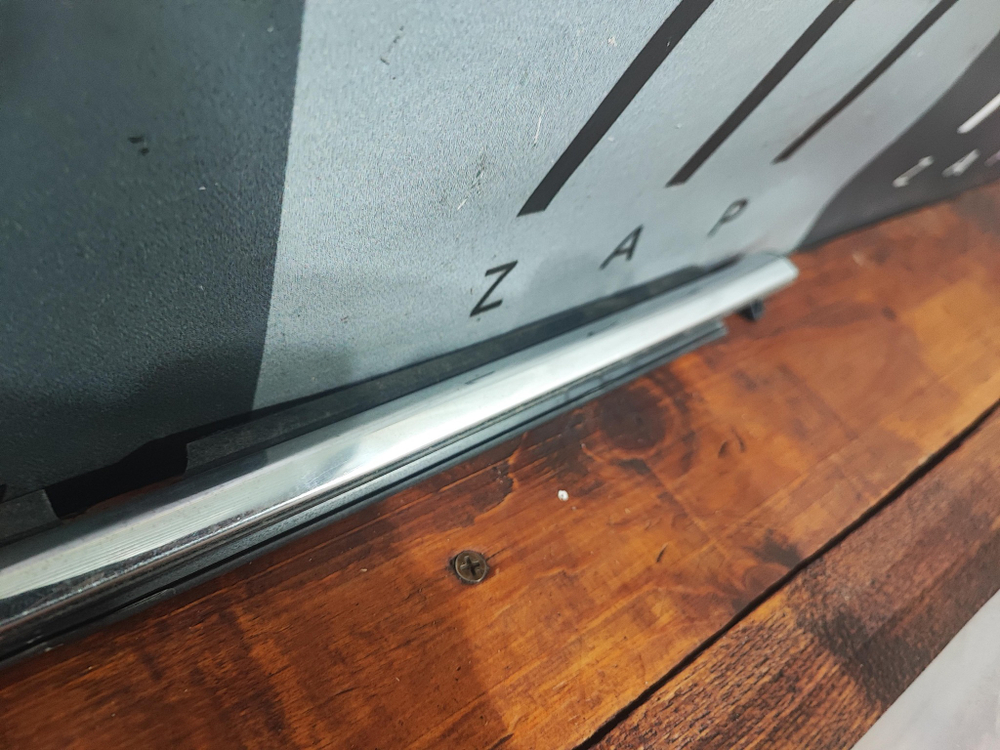 Молдинг стекла заднего левого RAV4 XA40 12-19 Б/У Оригинал 7574042040