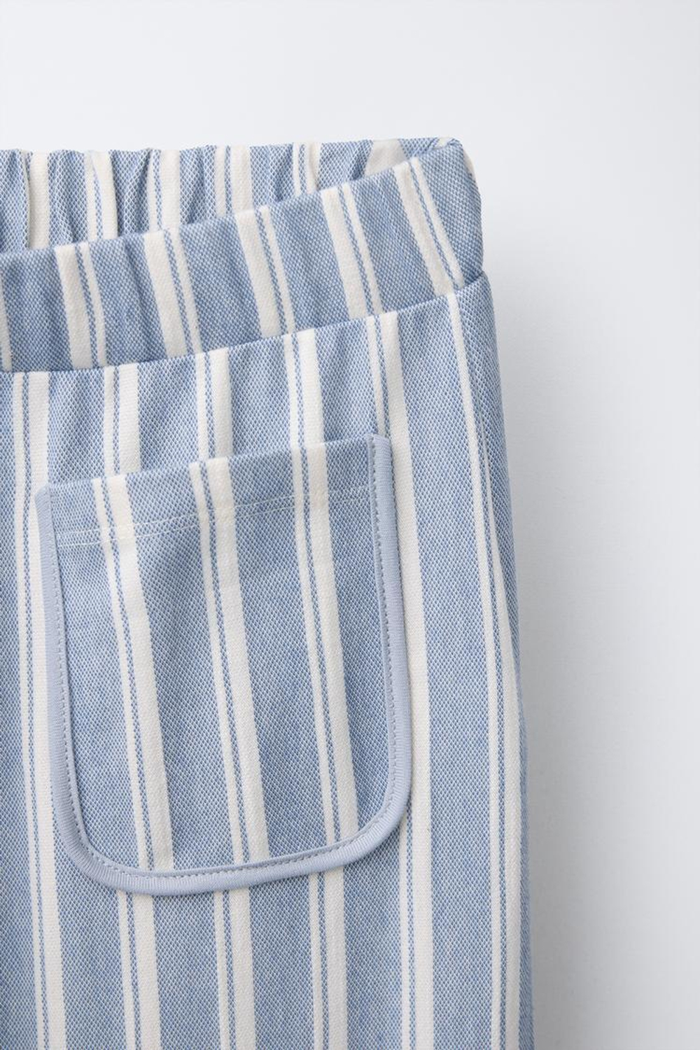 ZARA БРЮКИ В ПОЛОСКУ С ПРОРЕЗНЫМИ КАРМАНАМИ, СИНИЙ