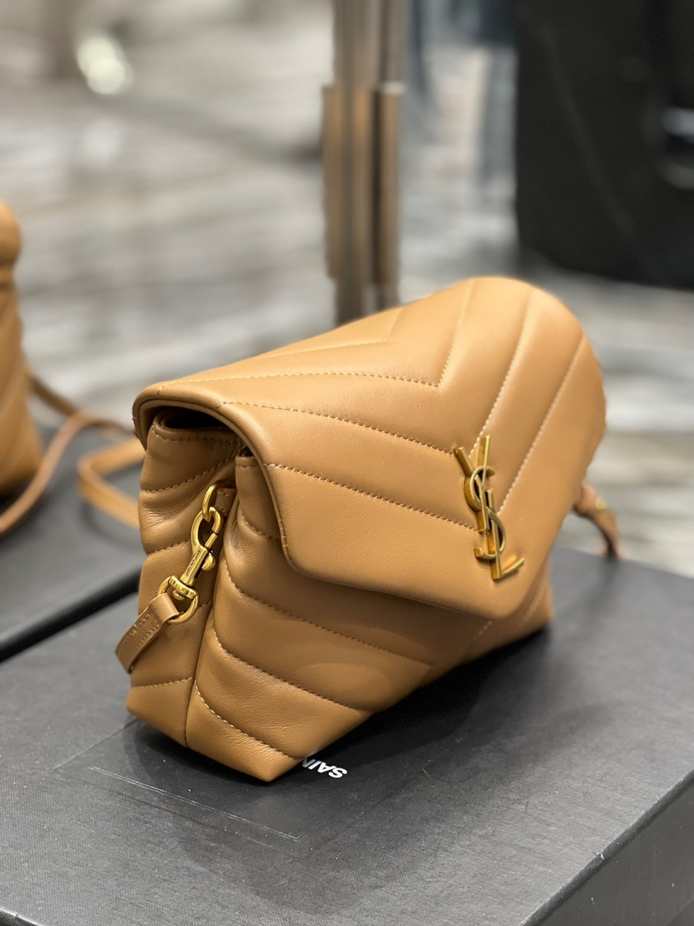 Saint Laurent Loulou 20 cm