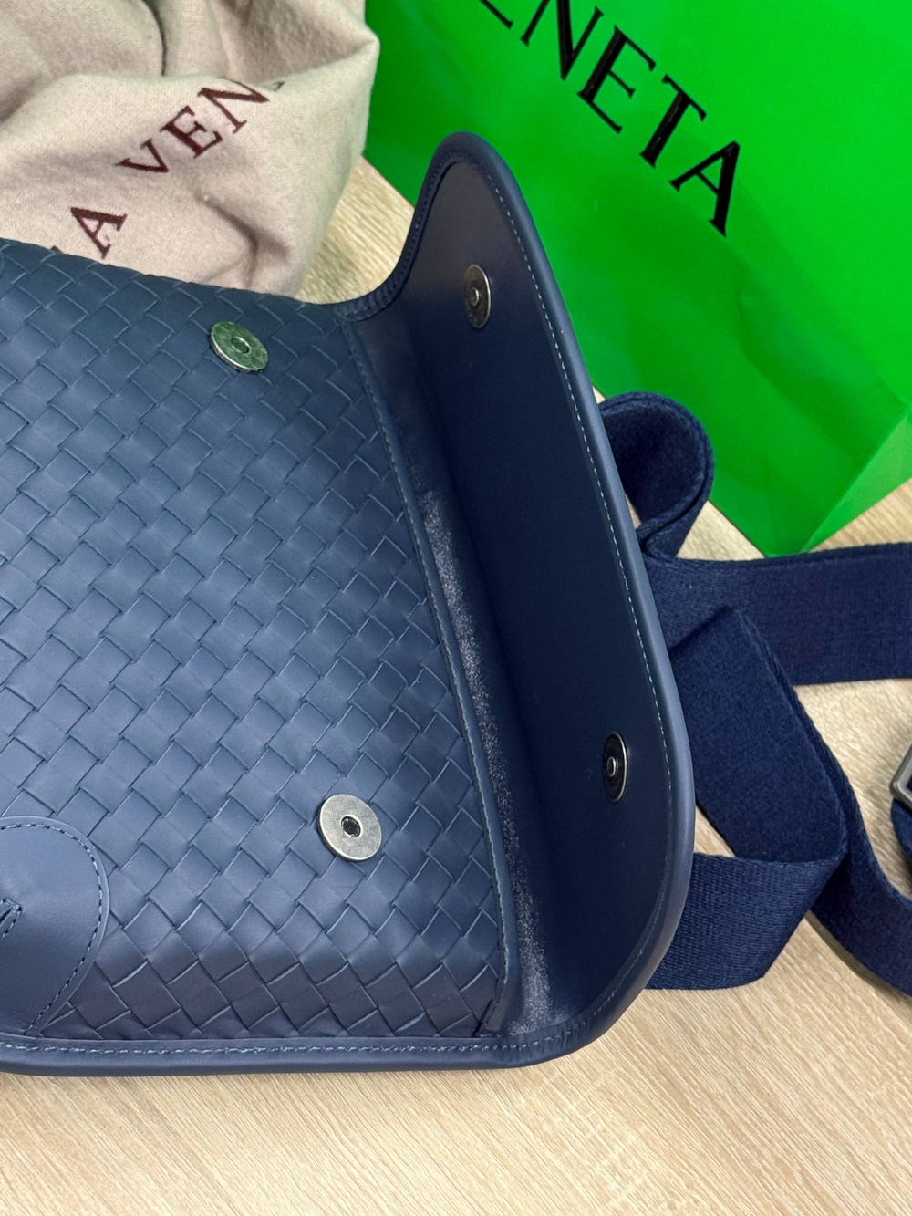 Сумка-мессенджер Bottega Veneta