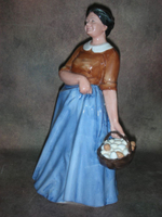 Статуэтка. Фарфор. Жена фермера. Royal Doulton. Англия