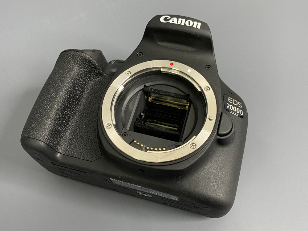 Canon 2000D Kit 18-55mm 10 кадров
