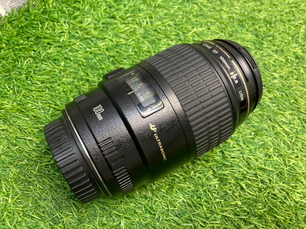Canon EF 100mm 2.8 Macro USM