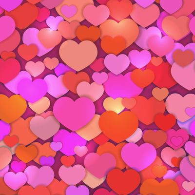 Много розовых сердечек.