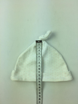 Шапочка с узелком на 6-9 месяцев