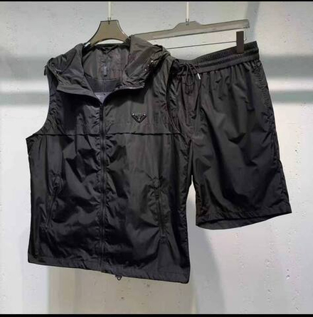 Прогулочный костюм Prada