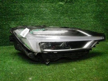 Битая Фара правая Volvo XC60 2 (2017-2021) LED (В пленке)