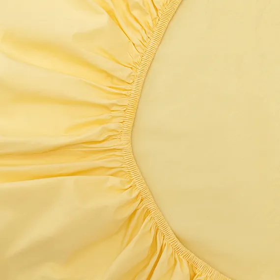 Простыня на резинке из стираного перкаля светло-желтого цвета из коллекции essential, 200х200х30 см