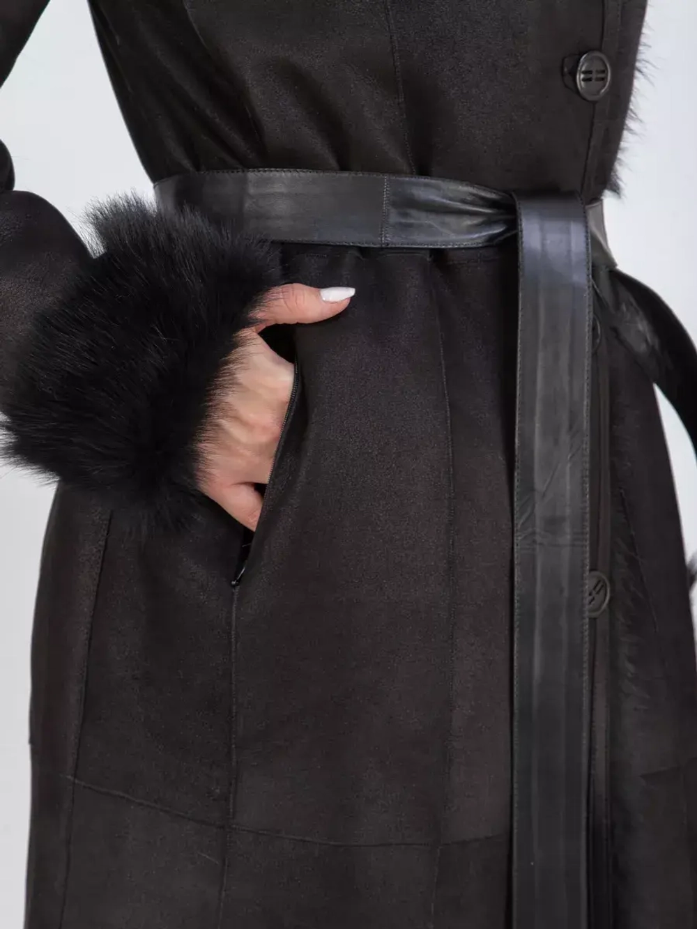 Дубленка зимняя натуральная с капюшоном длинная и теплая