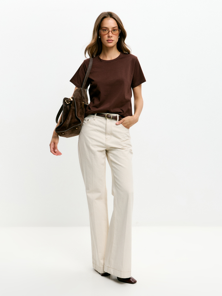 Классическая базовая футболка полуприлегающего силуэта