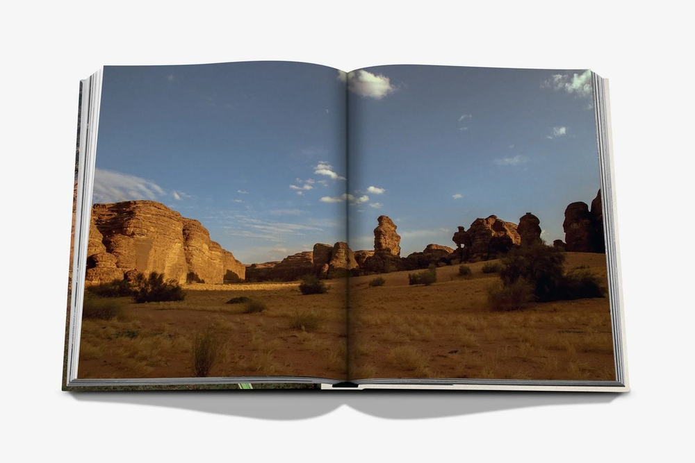 Книга Assouline AlUla Flora в твердом переплете