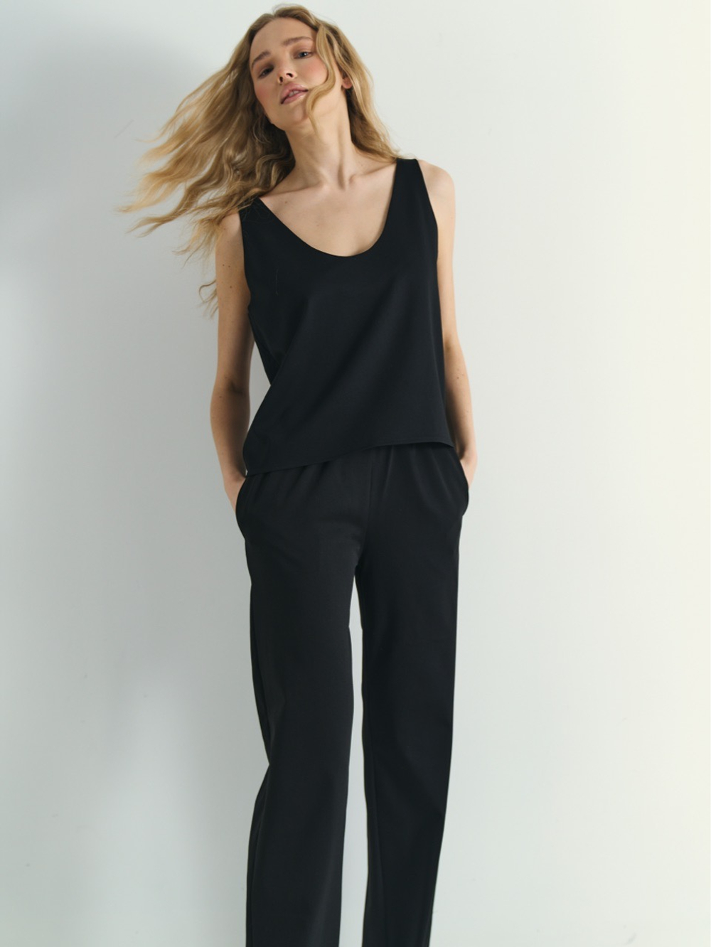 Майка с вырезом Керри