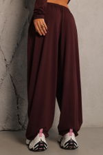 Брюки на резинке из тонкого трикотажа