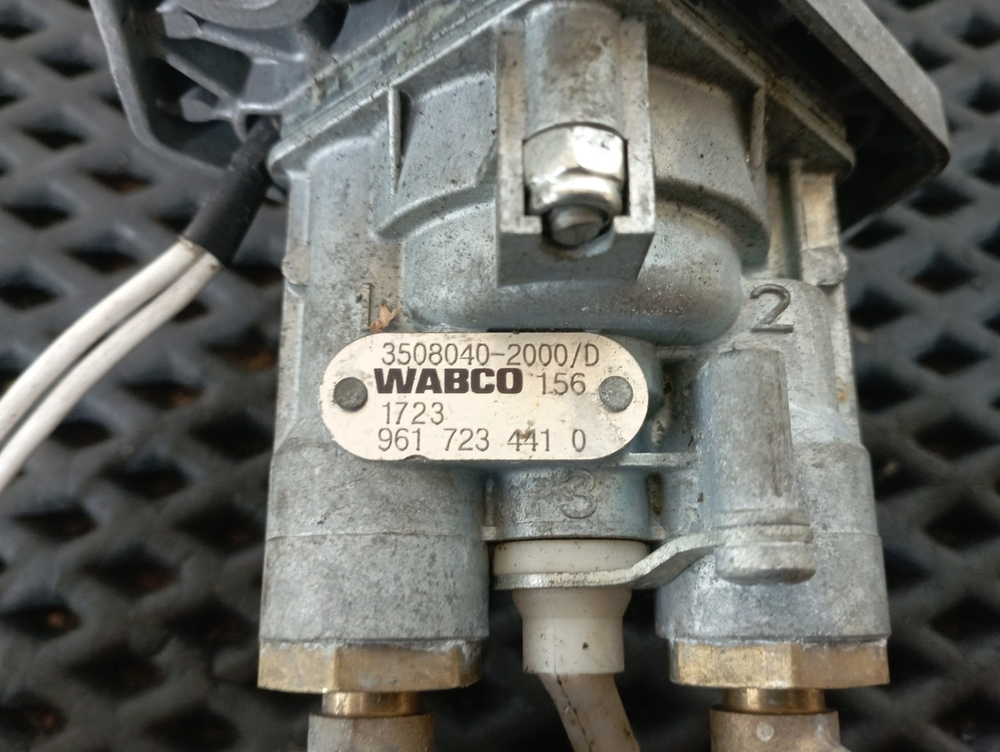 Кран ручного тормоза прицепа 2023г.