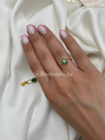 Кольцо золотистое на цепочке с зеленым стразом