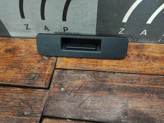 Ручка крышки багажника Mercedes GL GLS (X166), ML GLE (W166)  Б/У Оригинал A1667500493