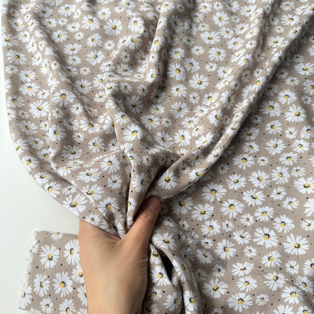 Вискоза (штапель) Ромашки на кофейном фоне