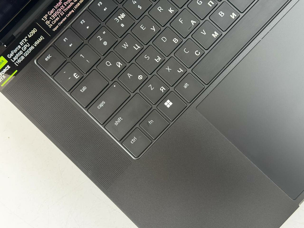 Игровой Ноутбук 16.0" ноутбук Razer Blade 16 2023 Black RZ09-0483UEJ4-R3U1 WQUXGA [3840х2400] i9 13950HX 32gb DDR5 2Tb SSD NVMe PCle NV GeForce RTX 4090 Win11 Home