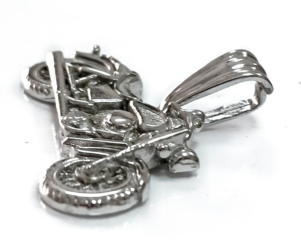 Ювелирная подвеска из серебра