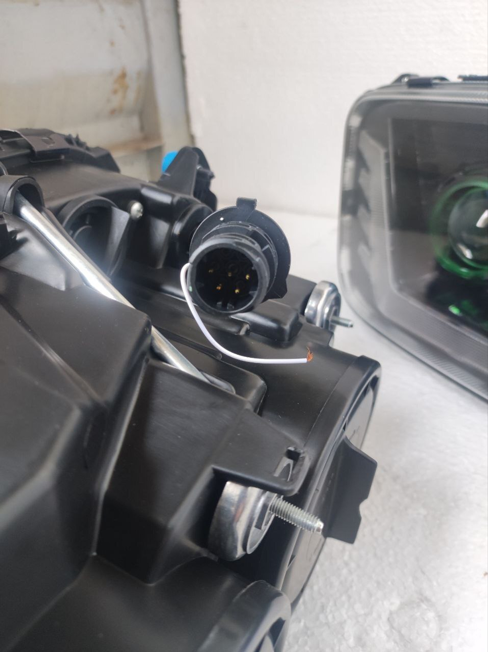 Фара передняя Mercedes Actros MP3 LED левая+правая (Комплект) настоящее стекло!