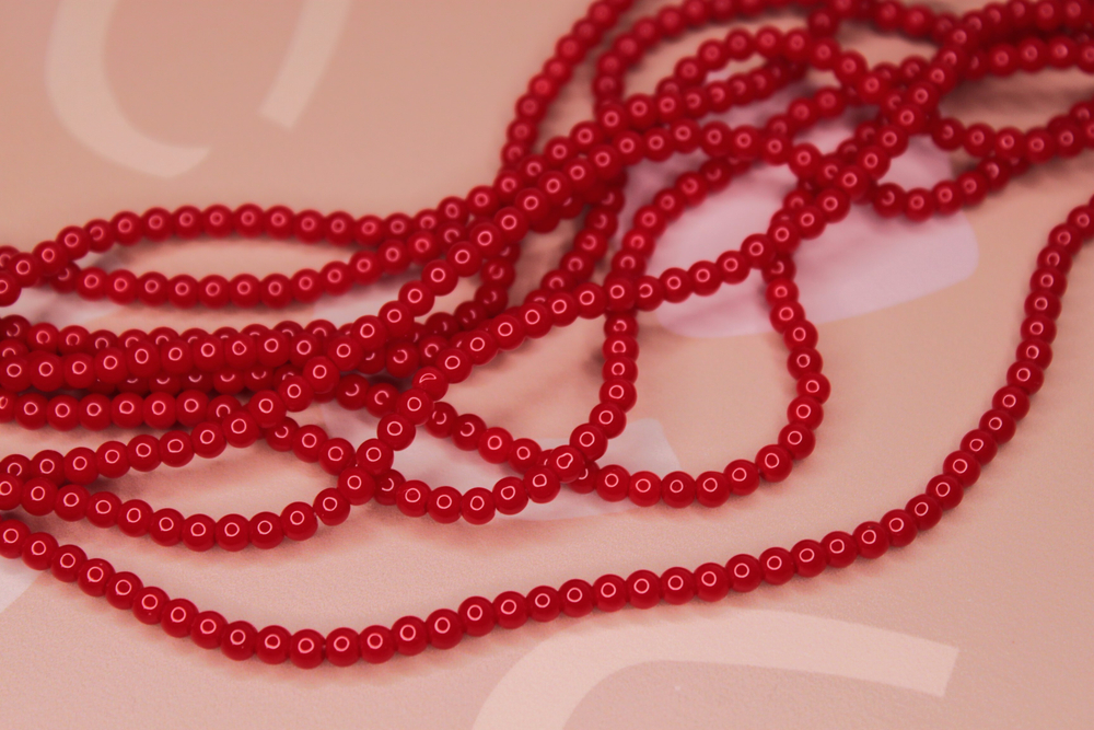 Бусины красные стекло 4 мм(нить 39 см)