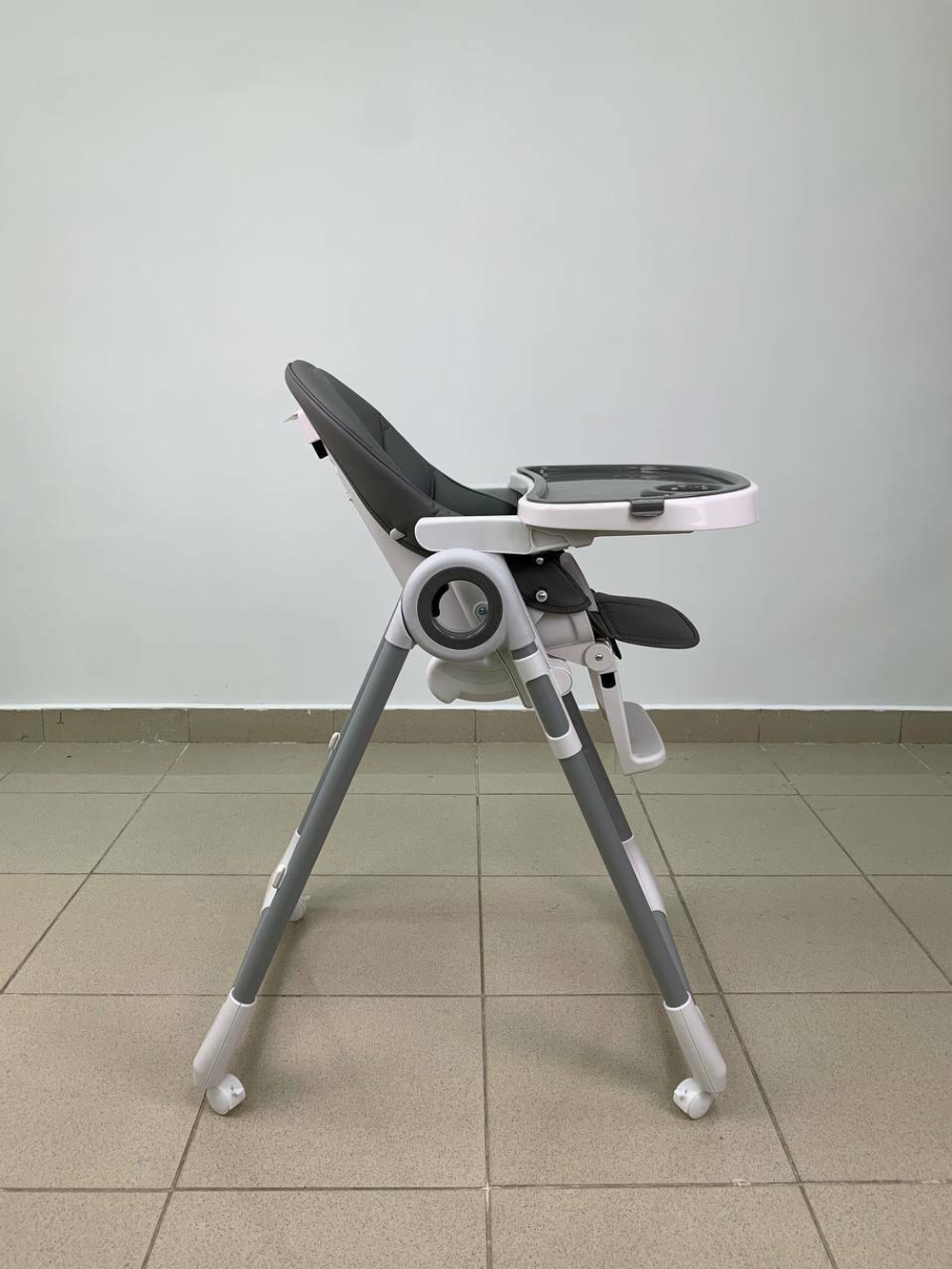 Стульчик для кормления Luxmom Q1