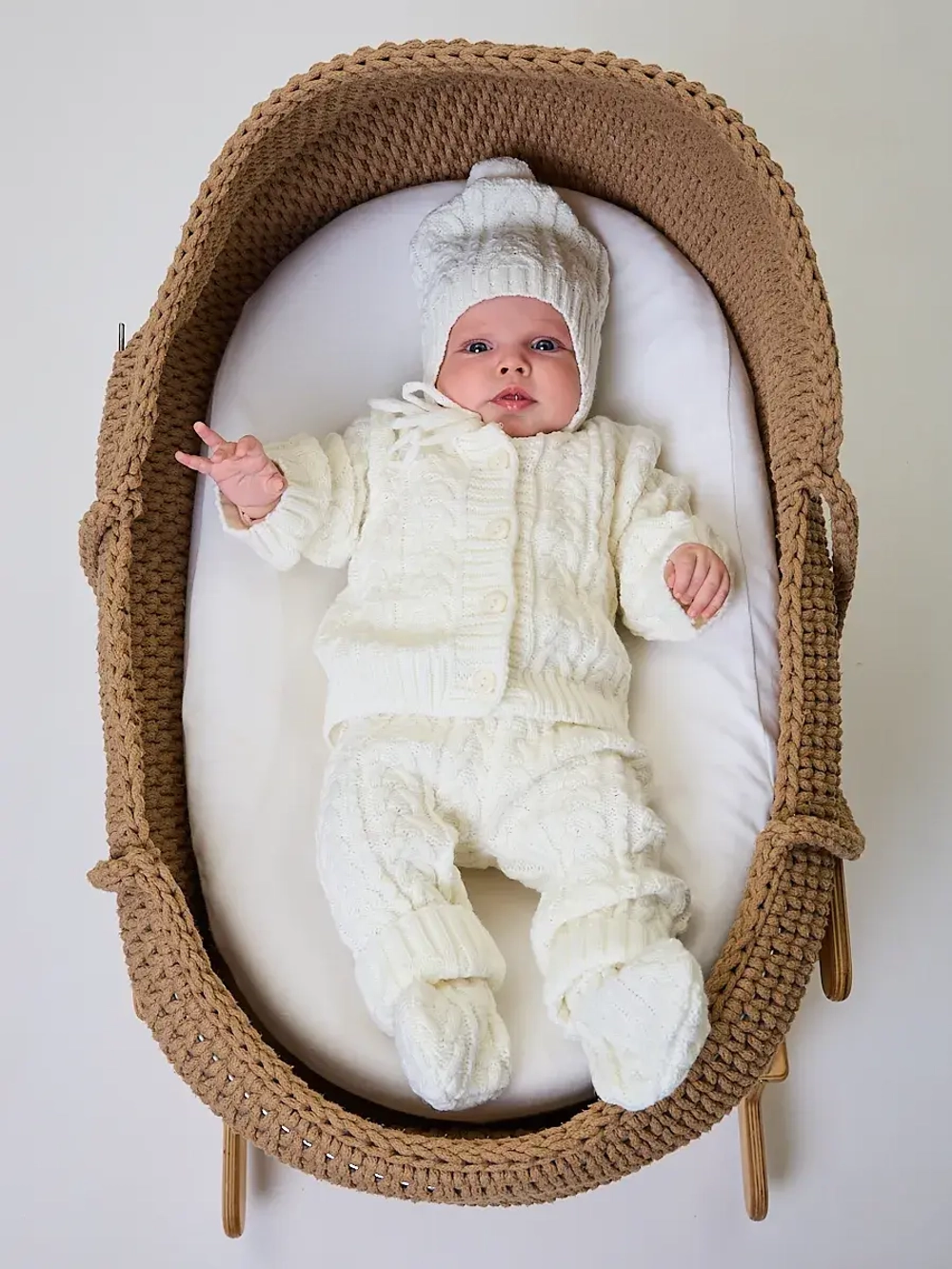 вязаный костюм для новорожденных