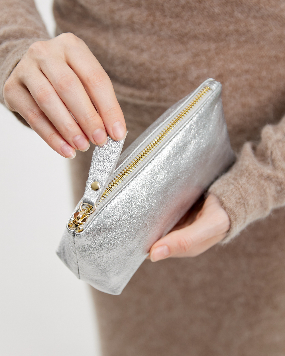 Косметичка 699 03/З серебряный