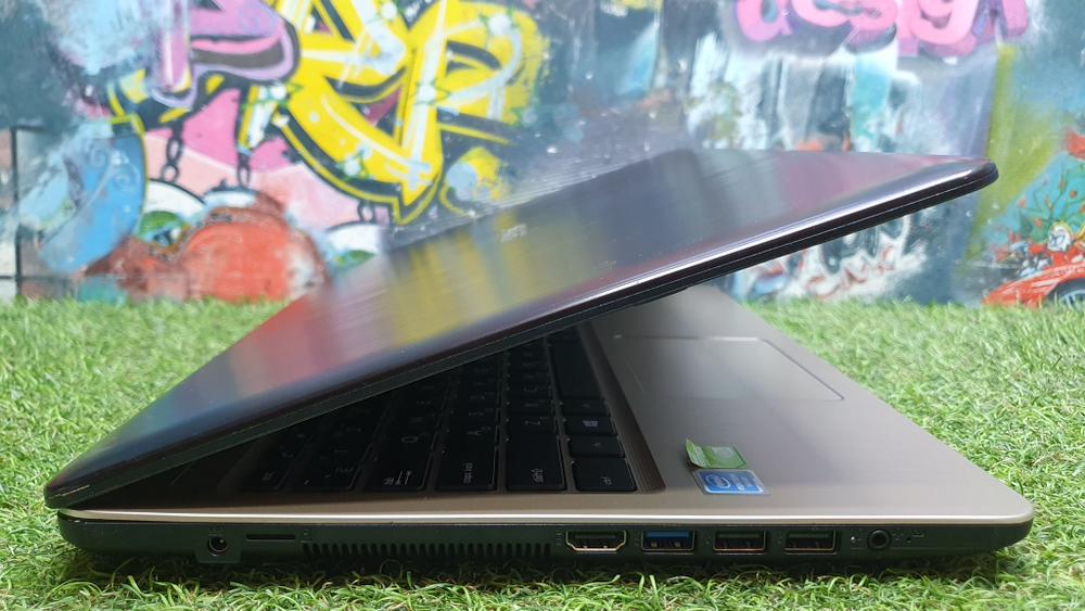 Ноутбук ASUS Pentium/4Gb/Mx110 2Gb/VivoBook R540MB-GQ084T 90NB0IQ1-M02230/Windows 10