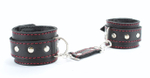 Черные наручники из натуральной кожи с красной строчкой (Цвет: черный)