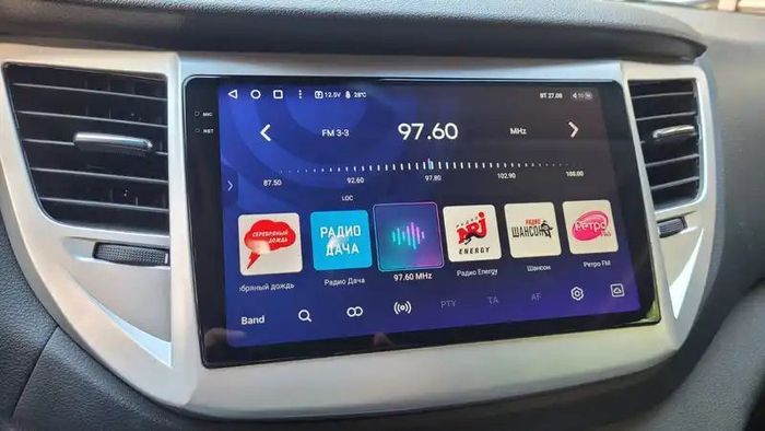 Магнитола для Hyundai Tucson 3 2015-2018 (штатная КЗВ, рамка серебро) - FarCar BM546M-2K монитор 9.5" 2K QLED на Android 14, Быстрая, CarPlay, 4G SIM-слот