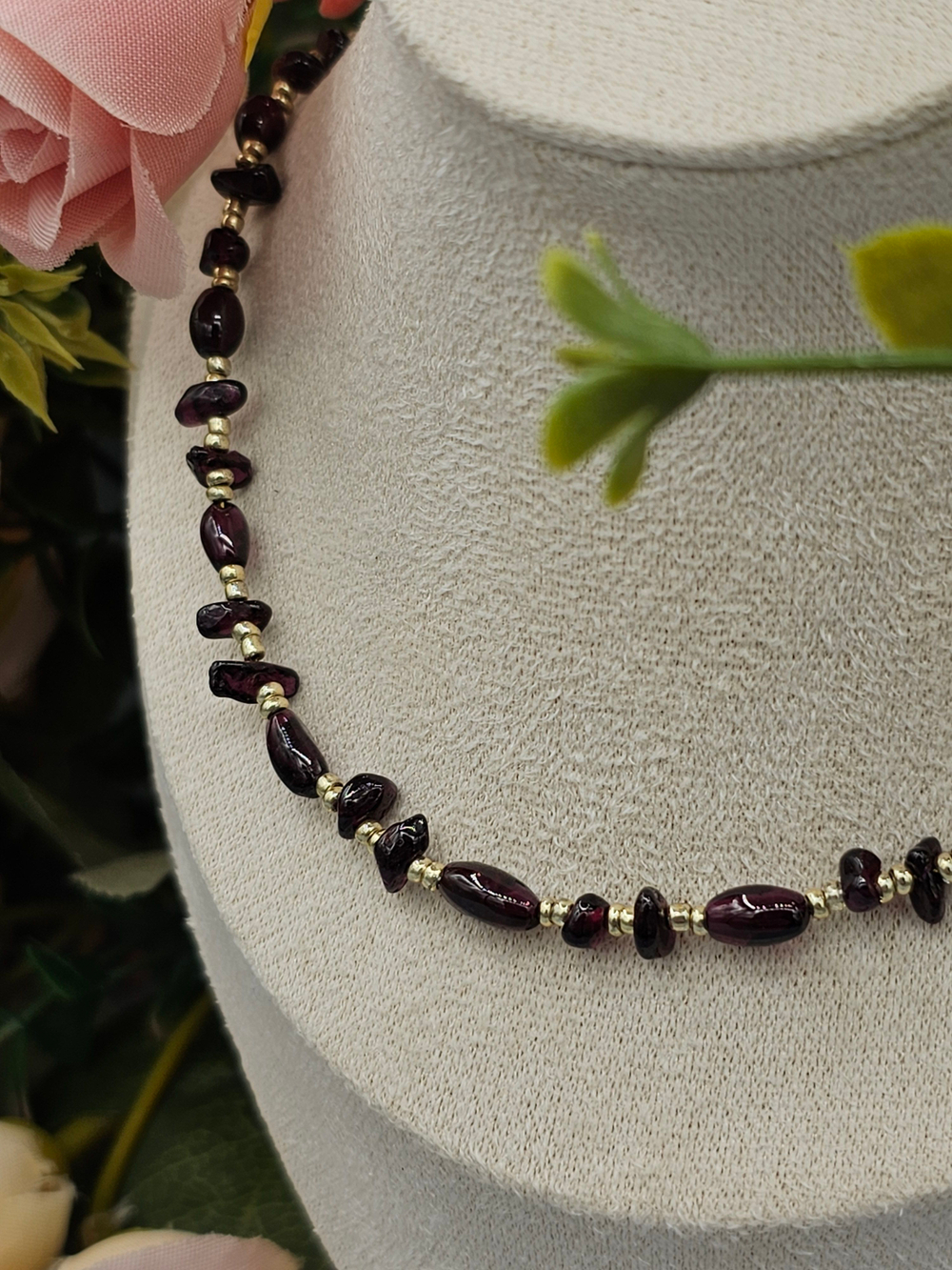 Чокер ручной работы из натурального граната "Золотой гранат"