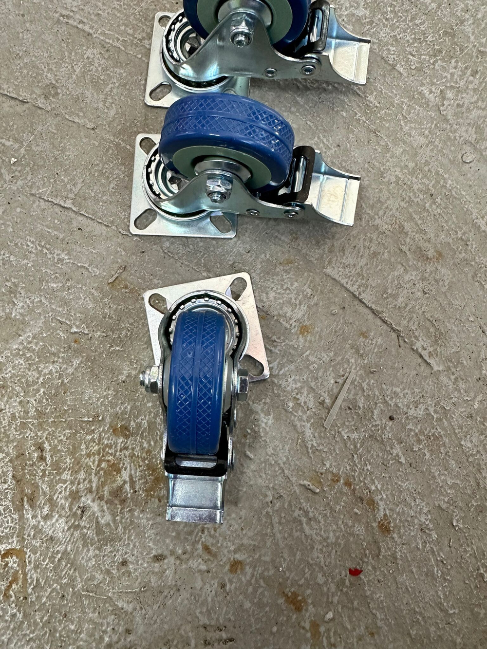 Колесо серое резиновое поворот. с тормоз. ( металл) 50 мм (SCGB(M)25