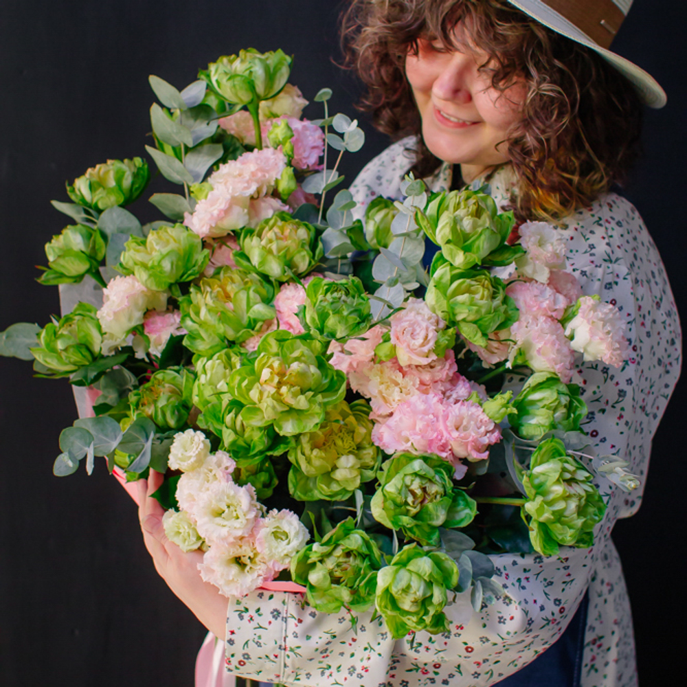 25. Эффектный тропический букет в современном стиле