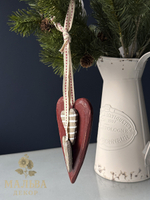 Декор подвесной "Связка из 3-х сердец" 8x2,5x28 см