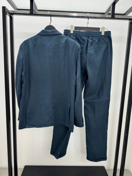 Льняной костюм Kiton