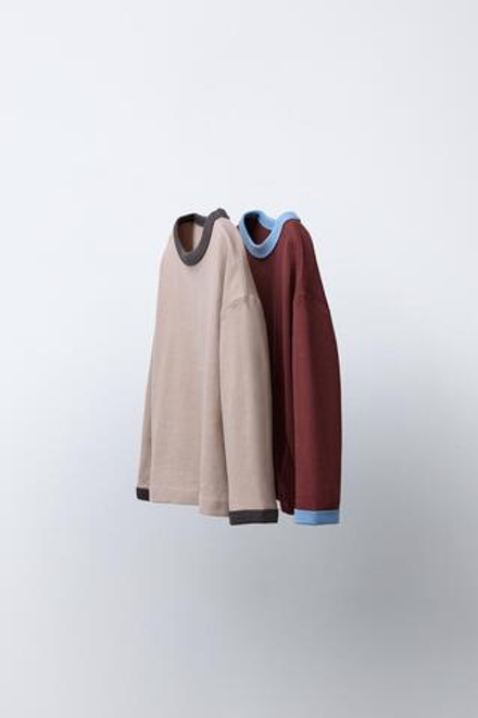 ZARA НАБОР ИЗ ДВУХ ОДНОТОННЫХ ФУТБОЛОК С ОКАНТОВКОЙ, ГРАНАТОВЫЙ