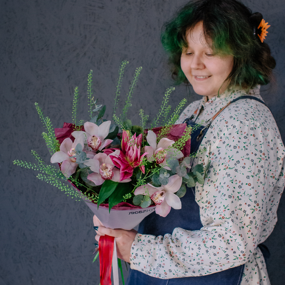 173. Стойкий ароматный букет с лилией и орхидеей