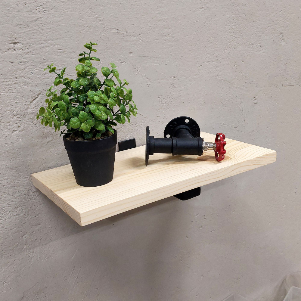 Настенные полки из натурального дерева в стиле Лофт